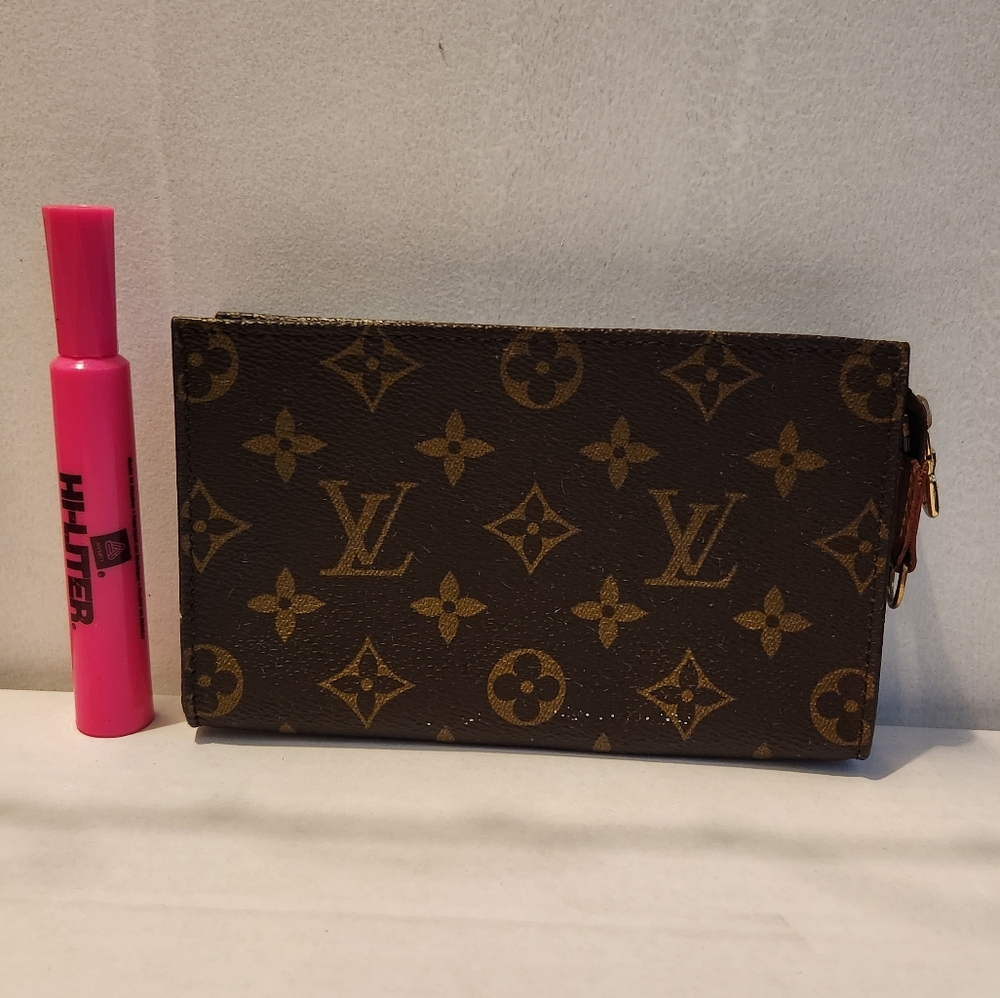 Authentic Louis Vuitton Monogram Toiletry Pouch - Picture 5 of 6